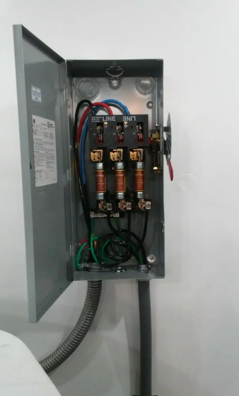 Three-phase disconnect switch installed for Smoke Detector Installation in Oregon